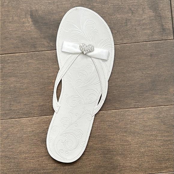 PAPYRUS Bridal Shower Greeting Card, Congratulations Bride Sandal Heart Sparkle - Picture 4 of 8